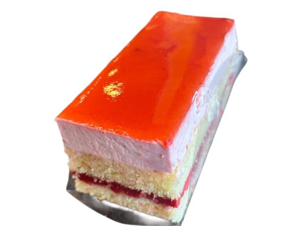 Aardbeien bav cake stukje